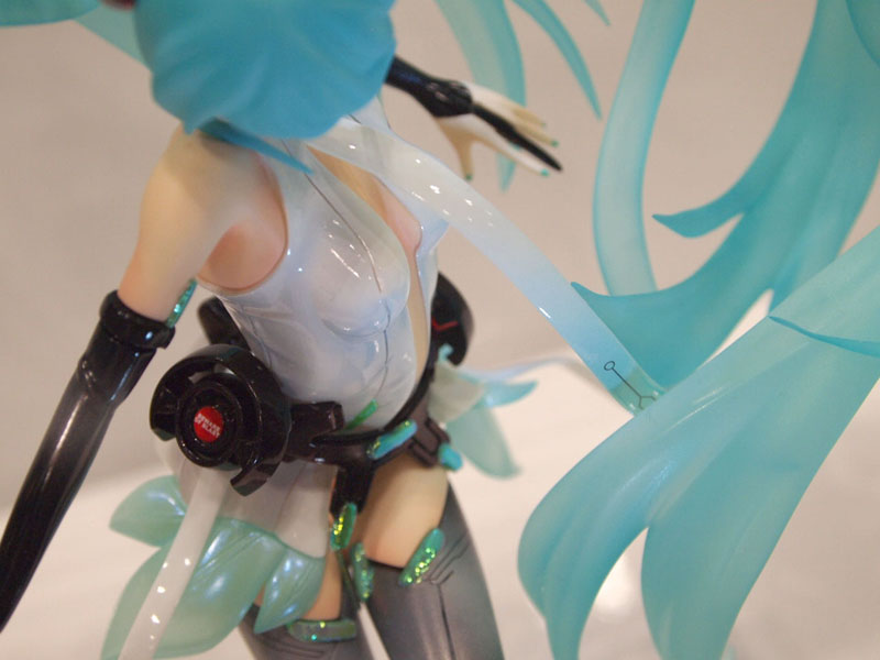 Illustration for article titled Quick! Zone of the Enders or Miku Hatsune Figures? Which Do You Want?
